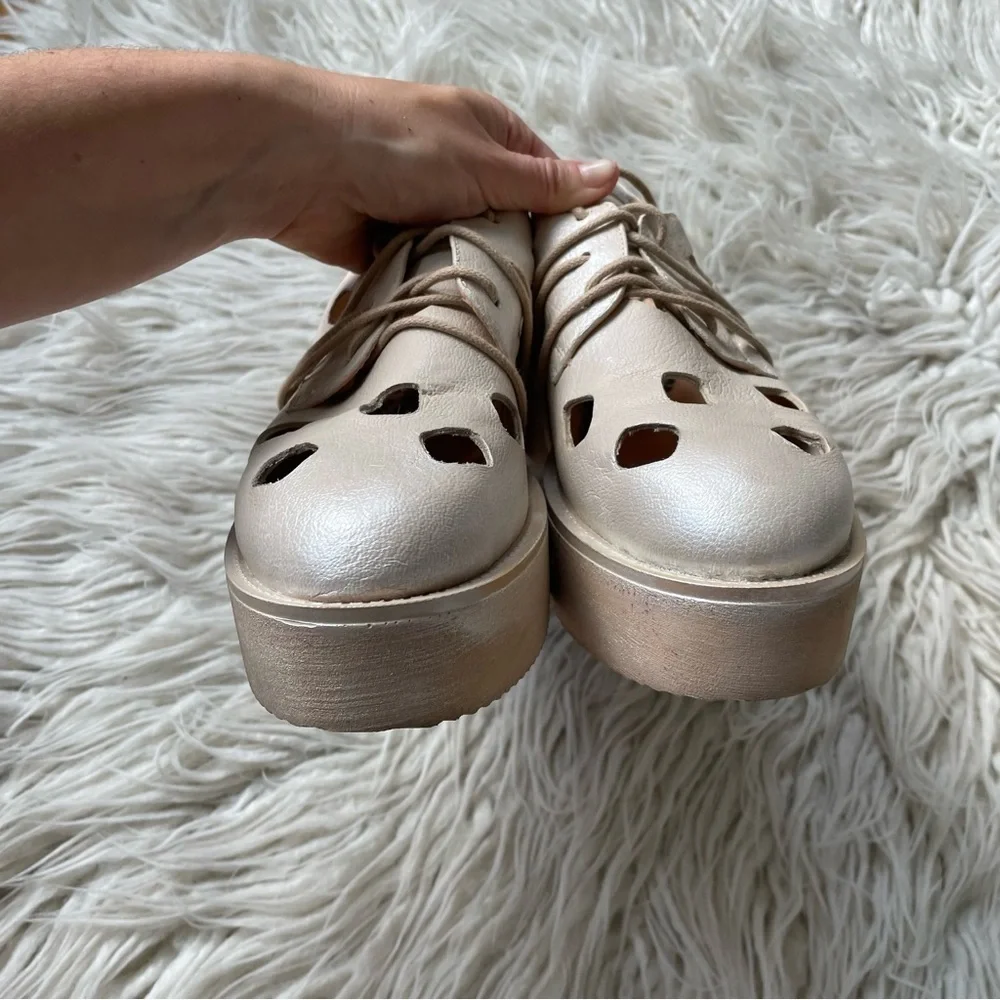 PAPUCEI Camelia Beige Laser Cut Leather Lace Up Platform Flatforms NWT Size 38